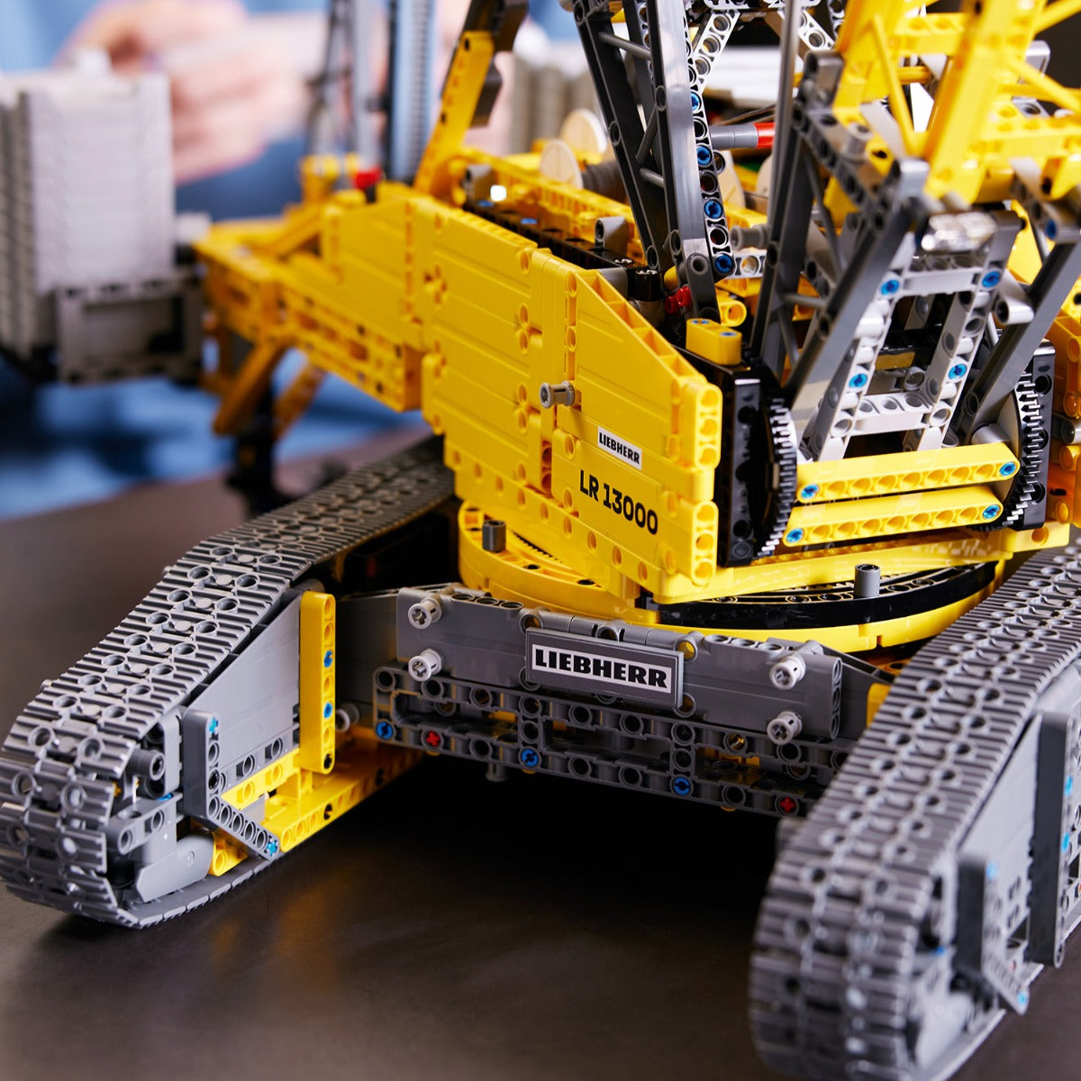 Đồ chơi lắp ráp Xe Cần Cẩu Liebherr Crawler Crane LR 13000 LEGO TECHNIC 42146