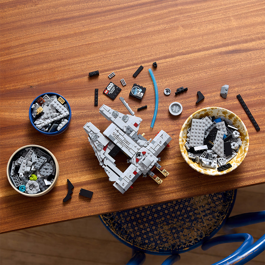 Đồ chơi lắp ráp Phi thuyền vũ trụ Millennium Falcon LEGO STAR WARS 75375