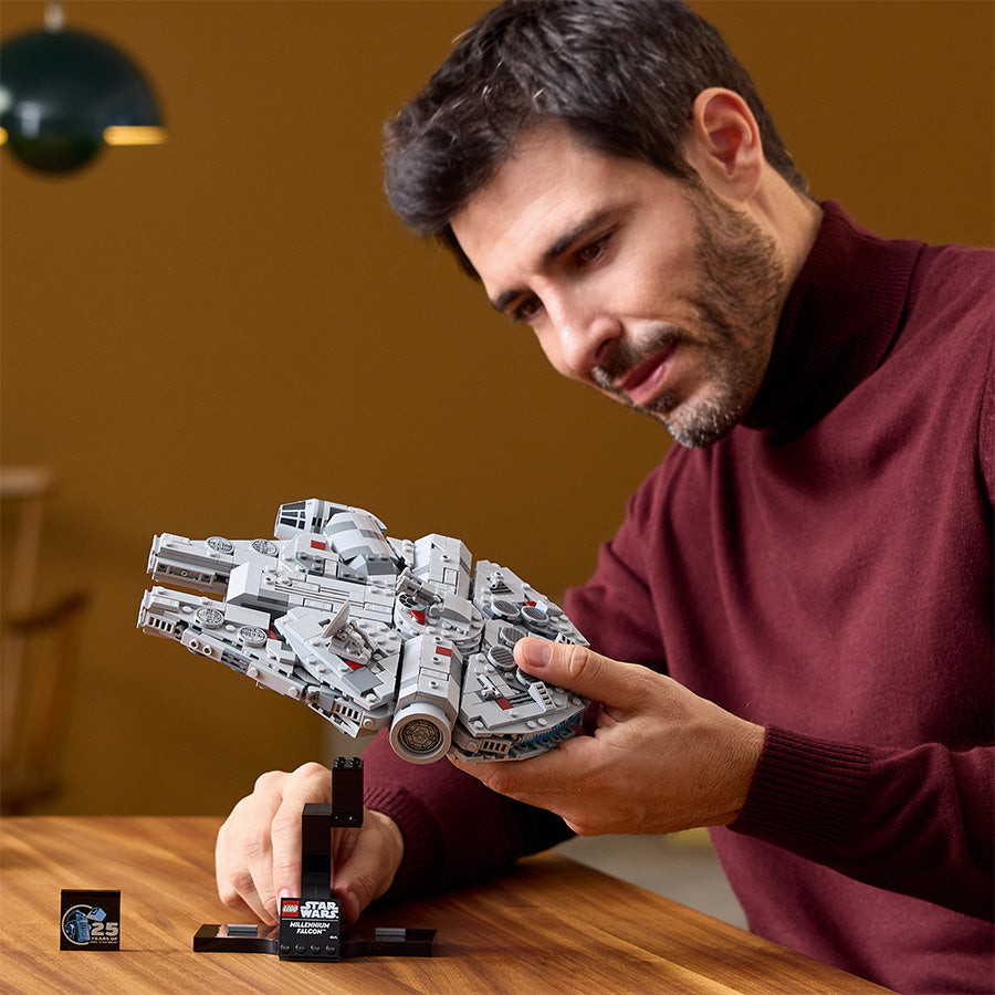 Đồ chơi lắp ráp Phi thuyền vũ trụ Millennium Falcon LEGO STAR WARS 75375