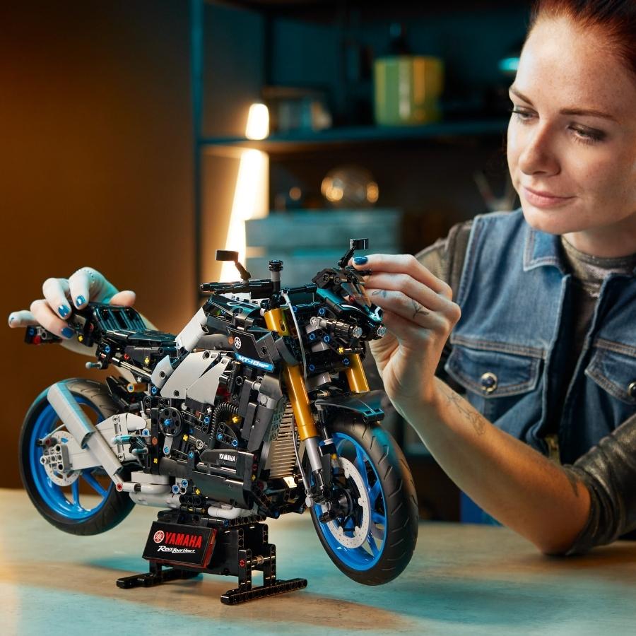 Đồ chơi lắp ráp Siêu xe Yamaha MT 2022 LEGO TECHNIC 42159