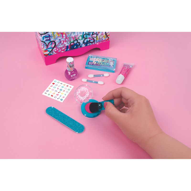 Stylish Grafiti nail and cosmetic set MAKE IT REAL 10045