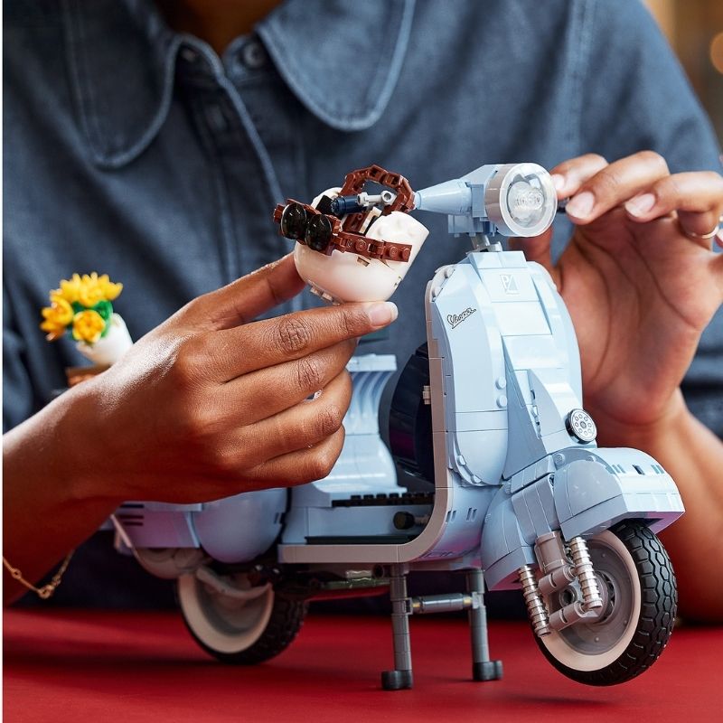 Đồ Chơi Lắp Ráp Xe Vespa Cổ LEGO ADULTS 10298