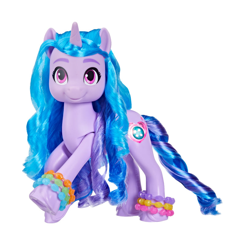 Lovely hairdo with Izzy MY LITTLE PONY F3870